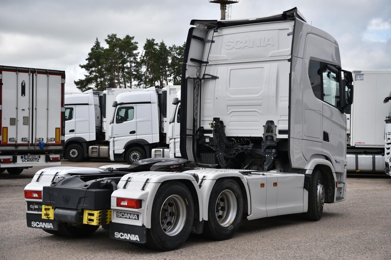 Scania S560 CS20H Retarder - Nyergesvontató: 4 kép. Scania S560 CS20H Retarder - Nyergesvontató: 4 kép.