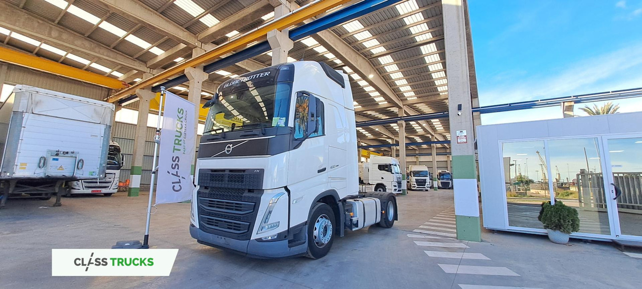 Volvo FH 460 Globetrotter XL Retarder i-Save - Nyergesvontató: 1 kép. Volvo FH 460 Globetrotter XL Retarder i-Save - Nyergesvontató: 1 kép.