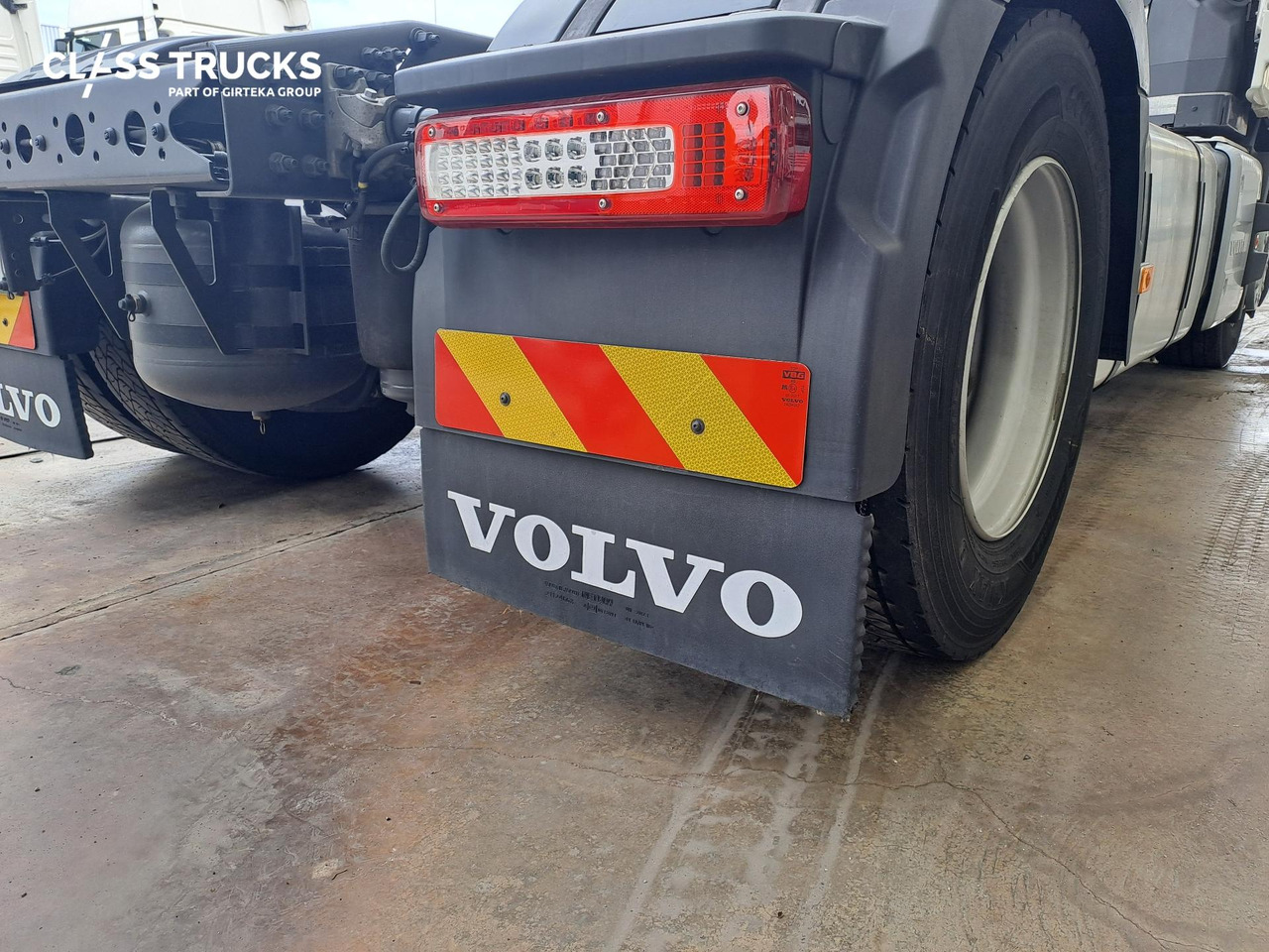 Volvo FH 460 Globetrotter XL Retarder i-Save - Nyergesvontató: 5 kép. Volvo FH 460 Globetrotter XL Retarder i-Save - Nyergesvontató: 5 kép.