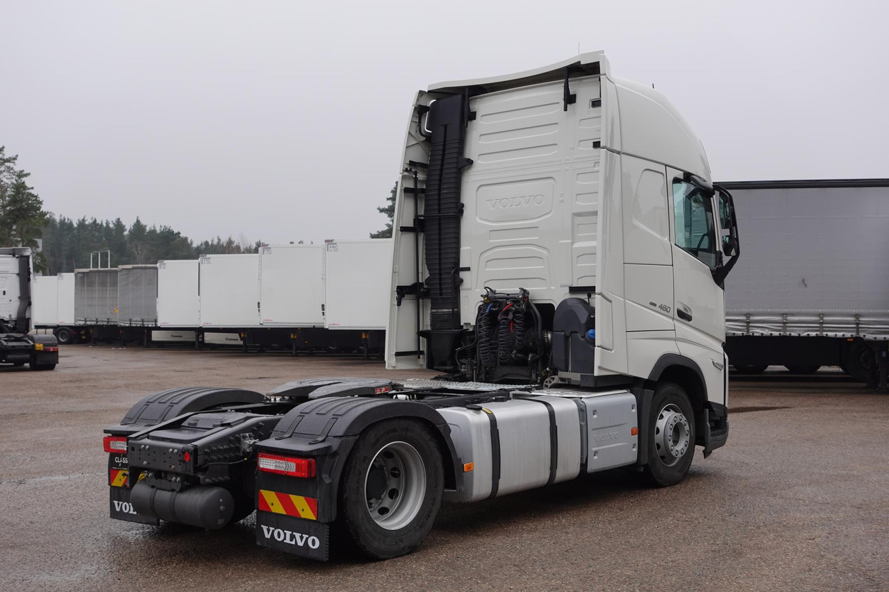 Volvo FH 460 Globetrotter XL i-Save I-ParkCool - Nyergesvontató: 4 kép. Volvo FH 460 Globetrotter XL i-Save I-ParkCool - Nyergesvontató: 4 kép.