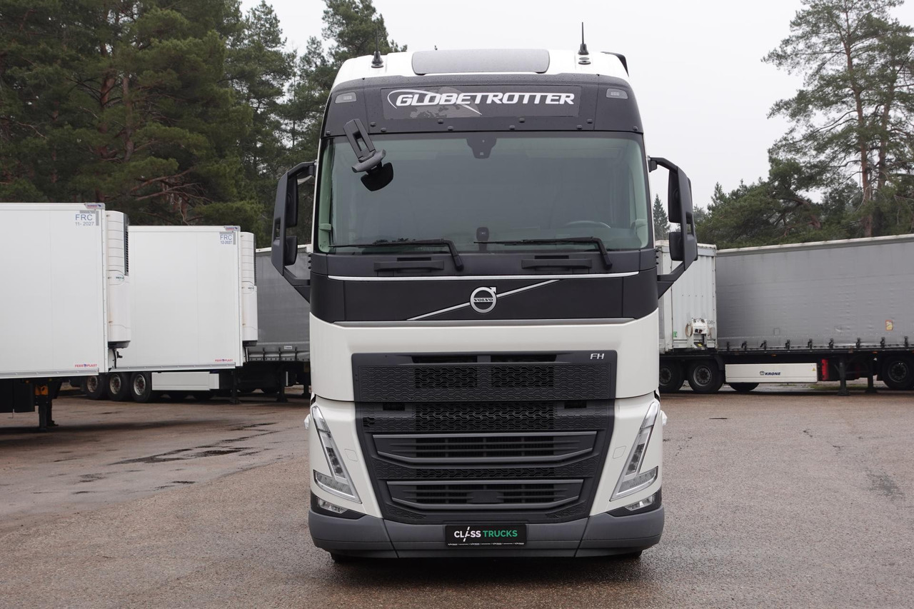 Volvo FH 460 Globetrotter XL i-Save I-ParkCool - Nyergesvontató: 2 kép. Volvo FH 460 Globetrotter XL i-Save I-ParkCool - Nyergesvontató: 2 kép.
