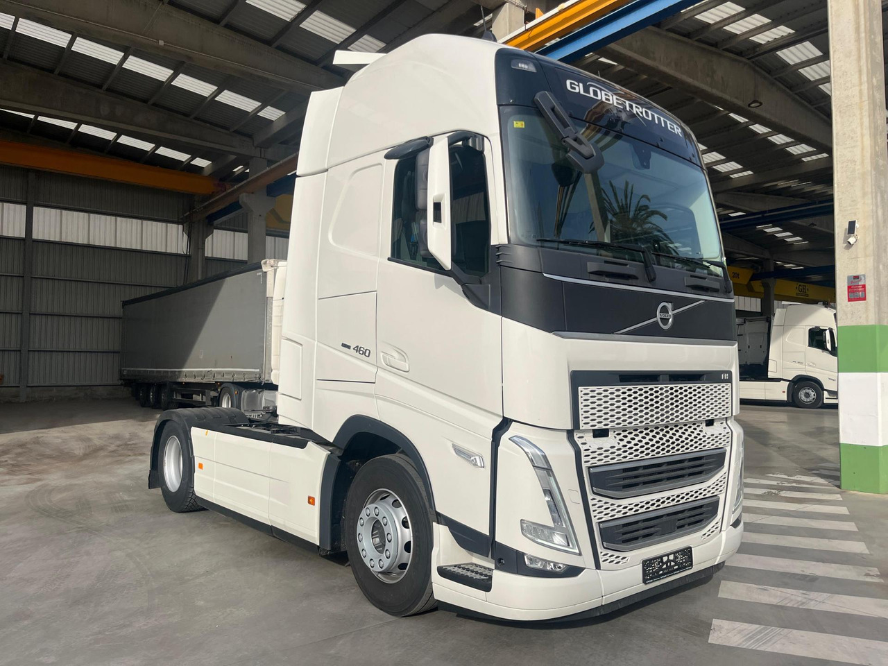 Volvo FH 460 Globetrotter XL i-Save I-ParkCool - Nyergesvontató: 2 kép. Volvo FH 460 Globetrotter XL i-Save I-ParkCool - Nyergesvontató: 2 kép.