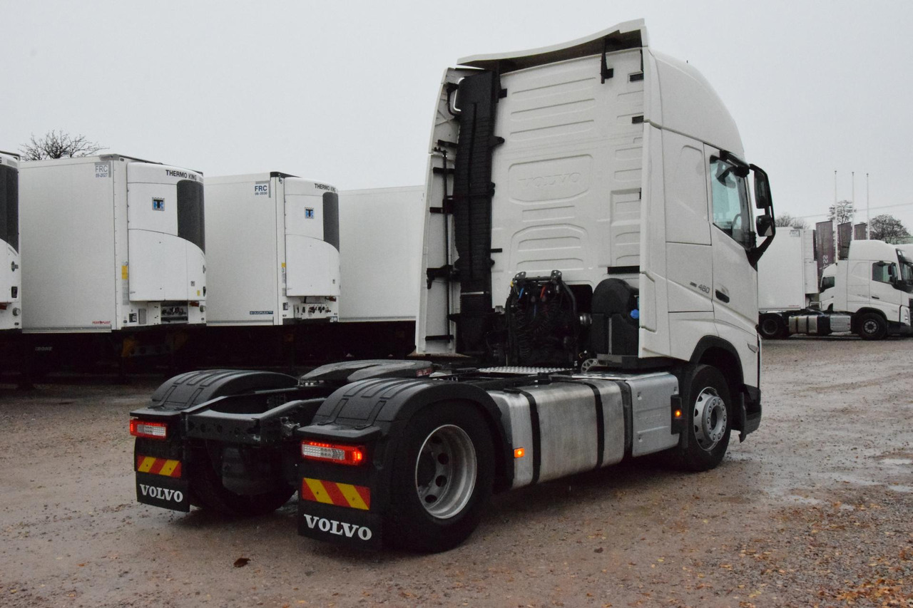 Volvo FH 460 Globetrotter XL i-Save - Nyergesvontató: 4 kép. Volvo FH 460 Globetrotter XL i-Save - Nyergesvontató: 4 kép.