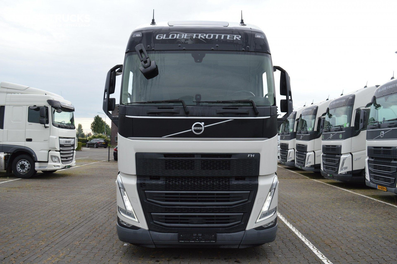 Volvo FH 460 Globetrotter XL i-Save - Nyergesvontató: 2 kép. Volvo FH 460 Globetrotter XL i-Save - Nyergesvontató: 2 kép.