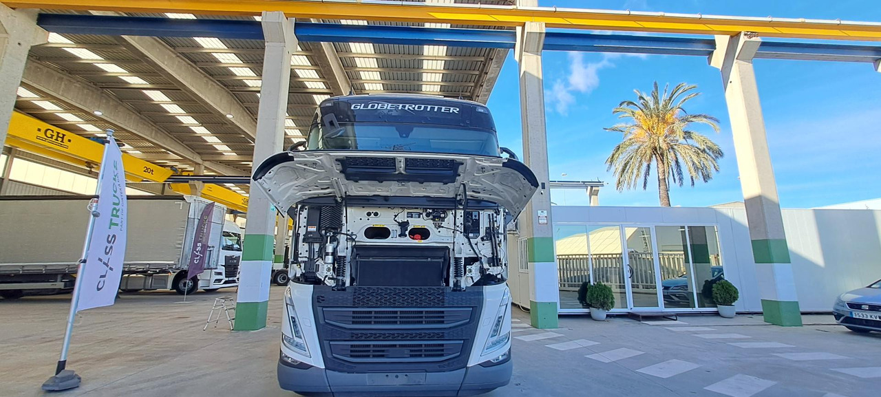 Volvo FH 460 Globetrotter XL i-Save Retarder - Nyergesvontató: 4 kép. Volvo FH 460 Globetrotter XL i-Save Retarder - Nyergesvontató: 4 kép.