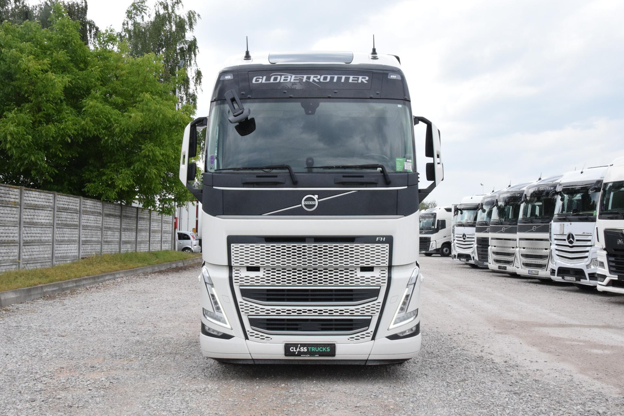Volvo FH 460 Globetrotter XL i-Save Side Skirts - Nyergesvontató: 2 kép. Volvo FH 460 Globetrotter XL i-Save Side Skirts - Nyergesvontató: 2 kép.