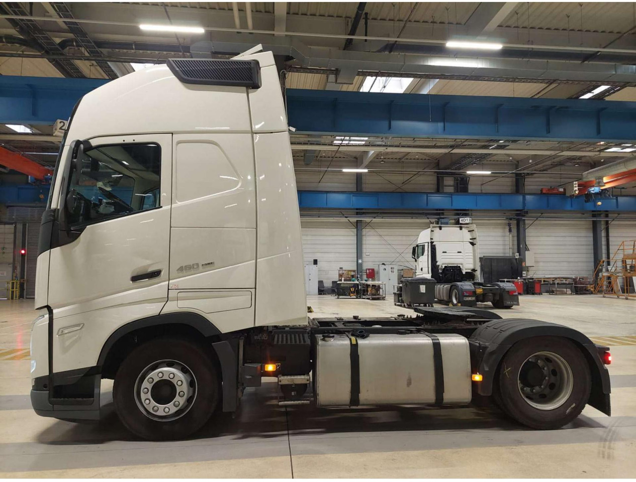 Volvo FH 460 Globetrotter XL i-Save - Nyergesvontató: 3 kép. Volvo FH 460 Globetrotter XL i-Save - Nyergesvontató: 3 kép.