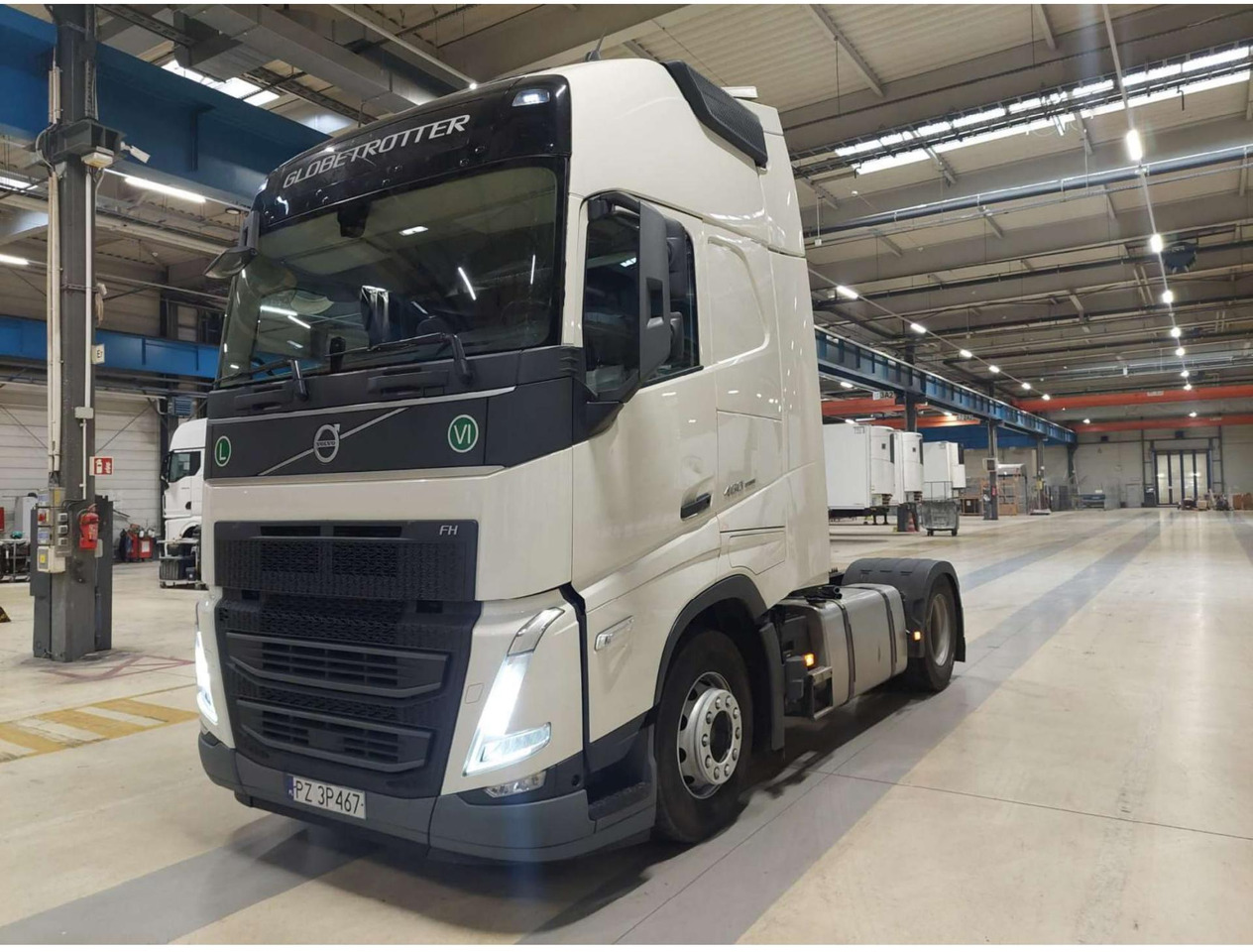Volvo FH 460 Globetrotter XL i-Save - Nyergesvontató: 2 kép. Volvo FH 460 Globetrotter XL i-Save - Nyergesvontató: 2 kép.