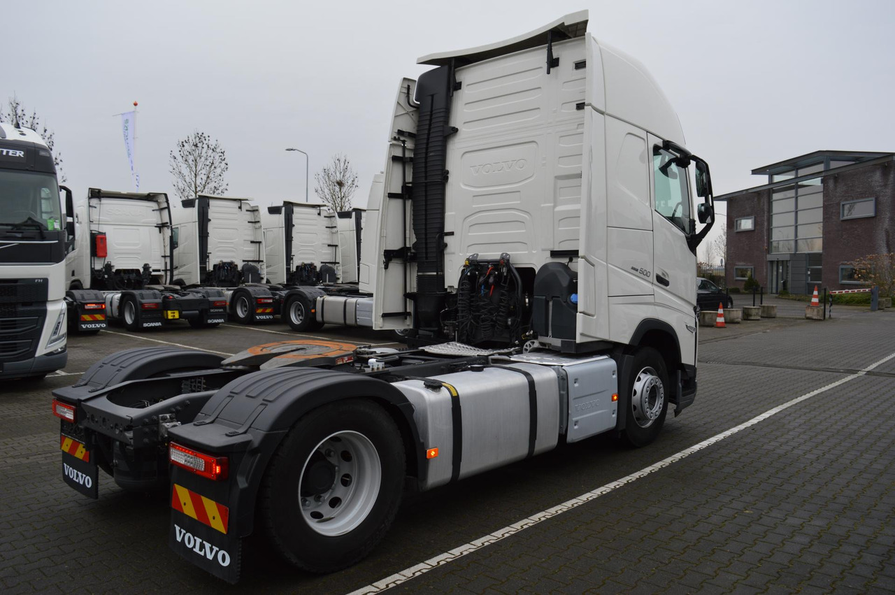 Volvo FH 500 Globetrotter XL - Nyergesvontató: 4 kép. Volvo FH 500 Globetrotter XL - Nyergesvontató: 4 kép.