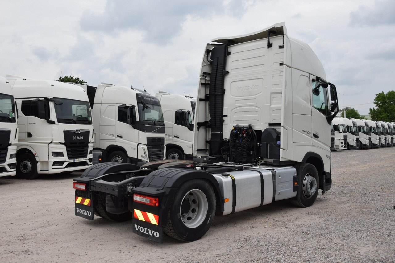 Volvo FH 500 Globetrotter XL - Nyergesvontató: 4 kép. Volvo FH 500 Globetrotter XL - Nyergesvontató: 4 kép.