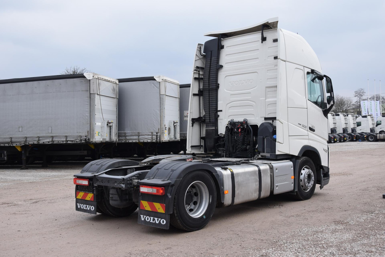 Volvo FH 500 Globetrotter XL - Nyergesvontató: 4 kép. Volvo FH 500 Globetrotter XL - Nyergesvontató: 4 kép.