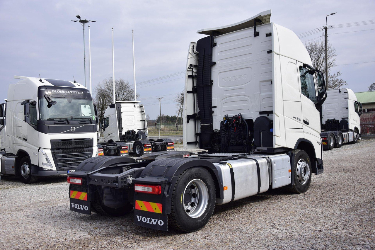 Volvo FH 500 Globetrotter XL - Nyergesvontató: 4 kép. Volvo FH 500 Globetrotter XL - Nyergesvontató: 4 kép.