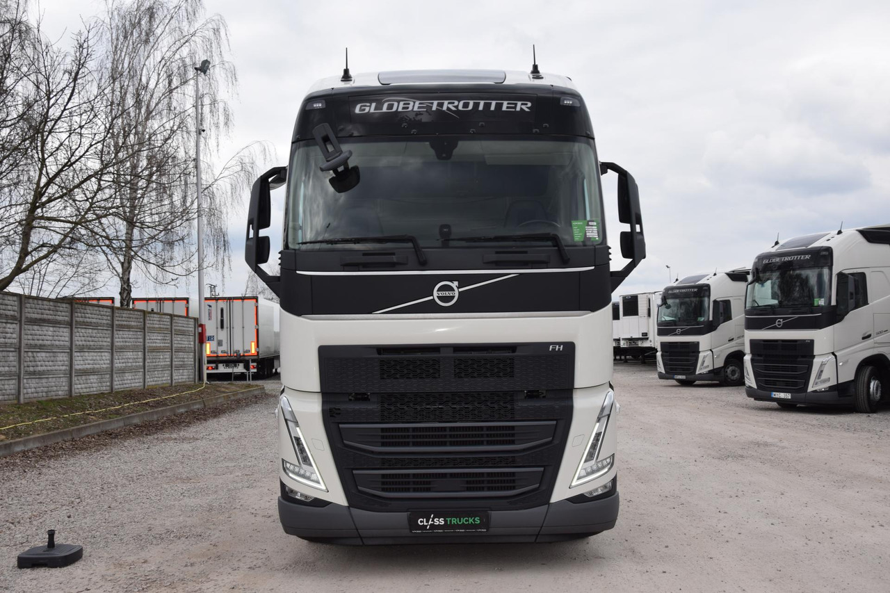 Volvo FH 500 Globetrotter XL - Nyergesvontató: 2 kép. Volvo FH 500 Globetrotter XL - Nyergesvontató: 2 kép.