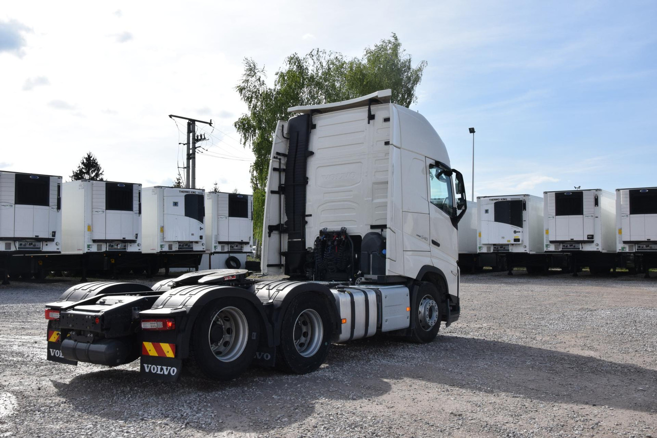 Volvo FH 540 Globetrotter XL Retarder - Nyergesvontató: 4 kép. Volvo FH 540 Globetrotter XL Retarder - Nyergesvontató: 4 kép.