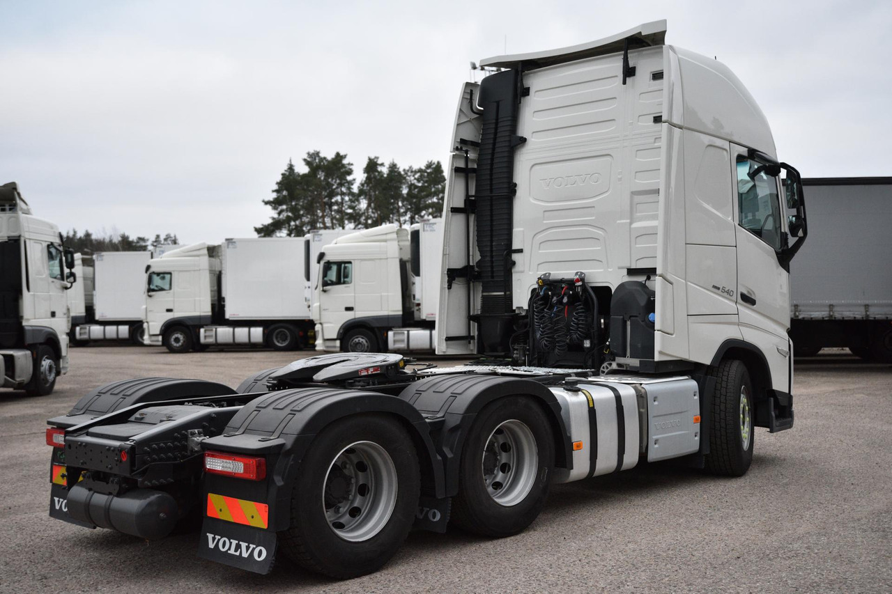 Volvo FH 540 Globetrotter XL Retarder - Nyergesvontató: 4 kép. Volvo FH 540 Globetrotter XL Retarder - Nyergesvontató: 4 kép.