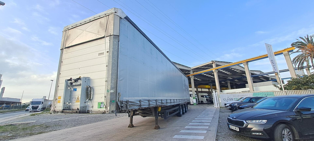 Schmitz Cargobull SCS24/L Varios - Ponyvás félpótkocsi: 1 kép. Schmitz Cargobull SCS24/L Varios - Ponyvás félpótkocsi: 1 kép.