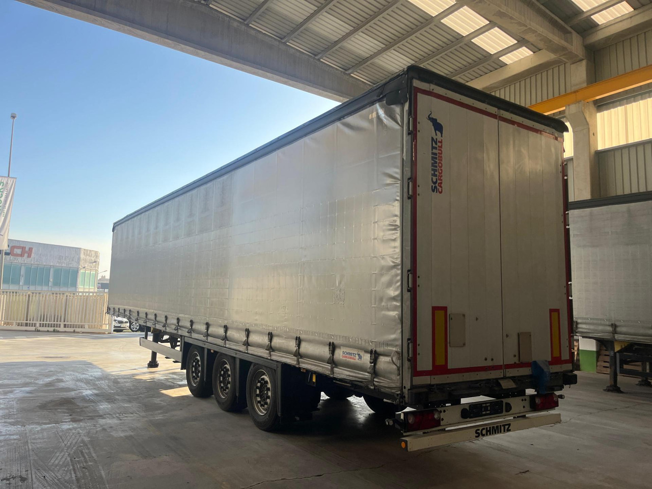 Schmitz Cargobull SCS24/L Varios - Ponyvás félpótkocsi: 4 kép. Schmitz Cargobull SCS24/L Varios - Ponyvás félpótkocsi: 4 kép.