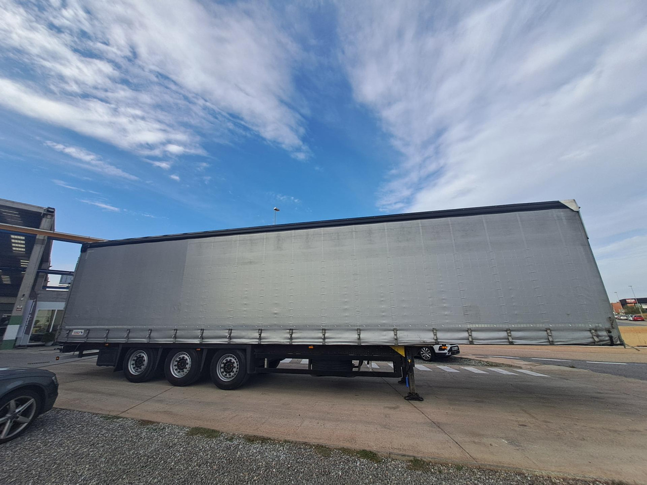 Schmitz Cargobull SCS24/L Varios - Ponyvás félpótkocsi: 4 kép. Schmitz Cargobull SCS24/L Varios - Ponyvás félpótkocsi: 4 kép.