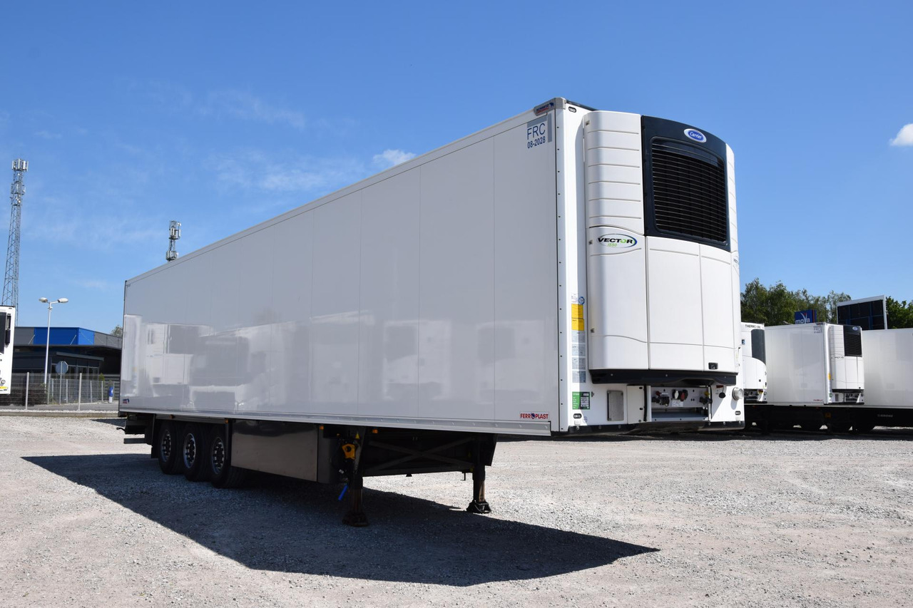 Schmitz Cargobull SKO FP 45 Carrier Vector 1550 - Félpótkocsi hűtős: 3 kép. Schmitz Cargobull SKO FP 45 Carrier Vector 1550 - Félpótkocsi hűtős: 3 kép.