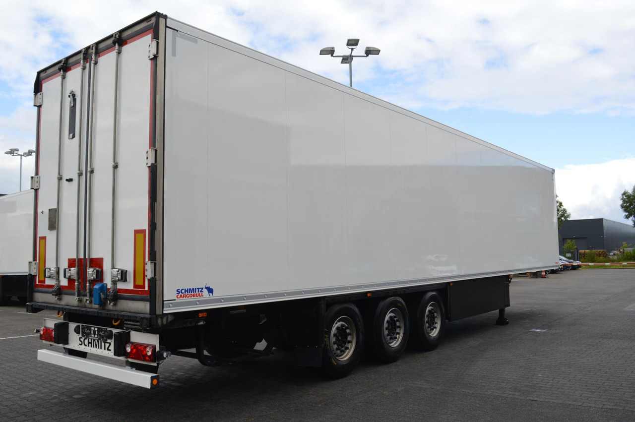 Schmitz Cargobull SKO FP 45 Carrier Vector 1550 - Félpótkocsi hűtős: 3 kép. Schmitz Cargobull SKO FP 45 Carrier Vector 1550 - Félpótkocsi hűtős: 3 kép.