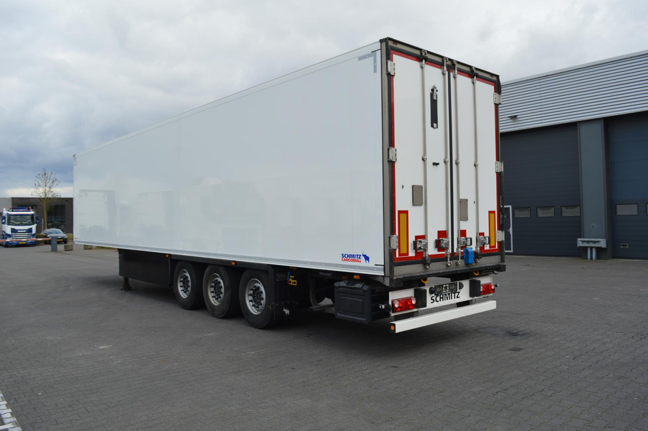 Schmitz Cargobull SKO FP 45 Carrier Vector 1550 - Félpótkocsi hűtős: 4 kép. Schmitz Cargobull SKO FP 45 Carrier Vector 1550 - Félpótkocsi hűtős: 4 kép.