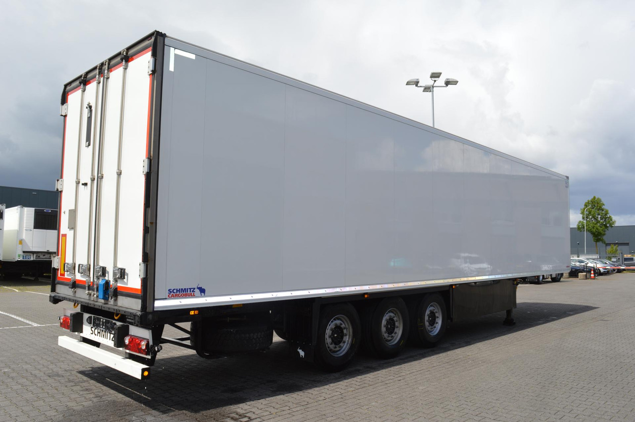 Schmitz Cargobull SKO FP 45 Carrier Vector 1550 - Félpótkocsi hűtős: 4 kép. Schmitz Cargobull SKO FP 45 Carrier Vector 1550 - Félpótkocsi hűtős: 4 kép.