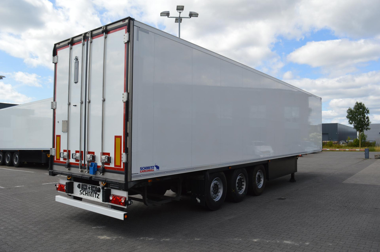 Schmitz Cargobull SKO FP 45 Carrier Vector 1550 - Félpótkocsi hűtős: 4 kép. Schmitz Cargobull SKO FP 45 Carrier Vector 1550 - Félpótkocsi hűtős: 4 kép.