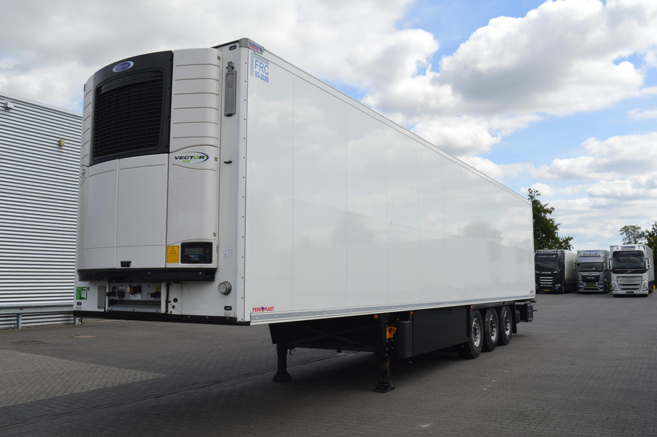 Schmitz Cargobull SKO FP 45 Carrier Vector 1550 - Félpótkocsi hűtős: 1 kép. Schmitz Cargobull SKO FP 45 Carrier Vector 1550 - Félpótkocsi hűtős: 1 kép.