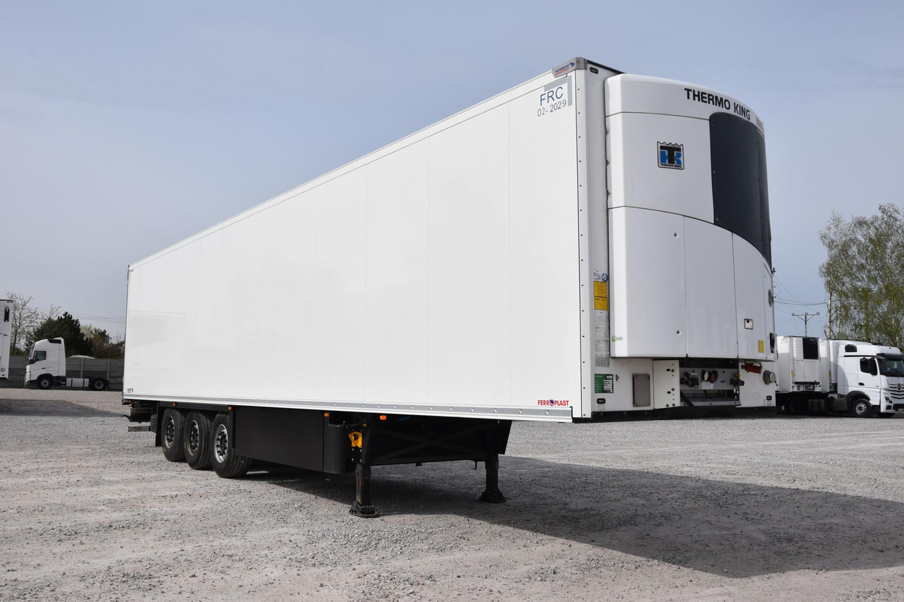 Schmitz Cargobull SKO FP 45 ThermoKing SLXi 300 - Félpótkocsi hűtős: 3 kép. Schmitz Cargobull SKO FP 45 ThermoKing SLXi 300 - Félpótkocsi hűtős: 3 kép.