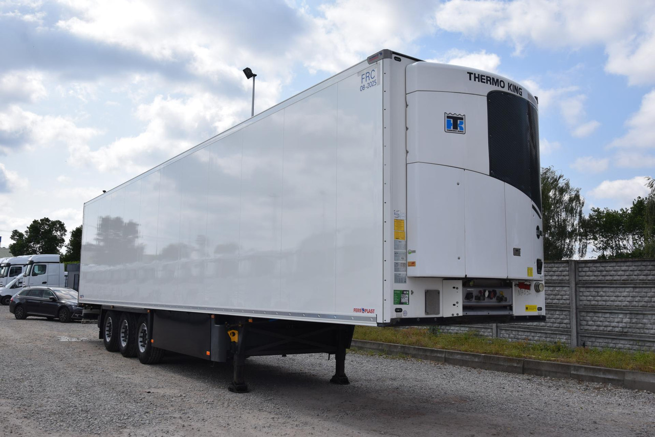 Schmitz Cargobull SKO FP 60 ThermoKing SLXi 300 - Félpótkocsi hűtős: 3 kép. Schmitz Cargobull SKO FP 60 ThermoKing SLXi 300 - Félpótkocsi hűtős: 3 kép.