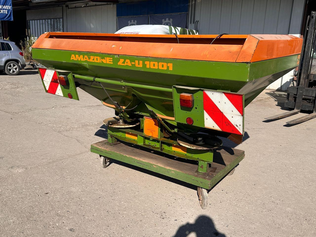 Amazone ZA-U 1001 - Műtrágyaszóró: 1 kép. Amazone ZA-U 1001 - Műtrágyaszóró: 1 kép.