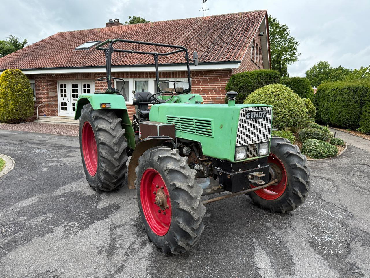 Fendt Farmer 106 (FWA 268S) - Traktor: 1 kép. Fendt Farmer 106 (FWA 268S) - Traktor: 1 kép.