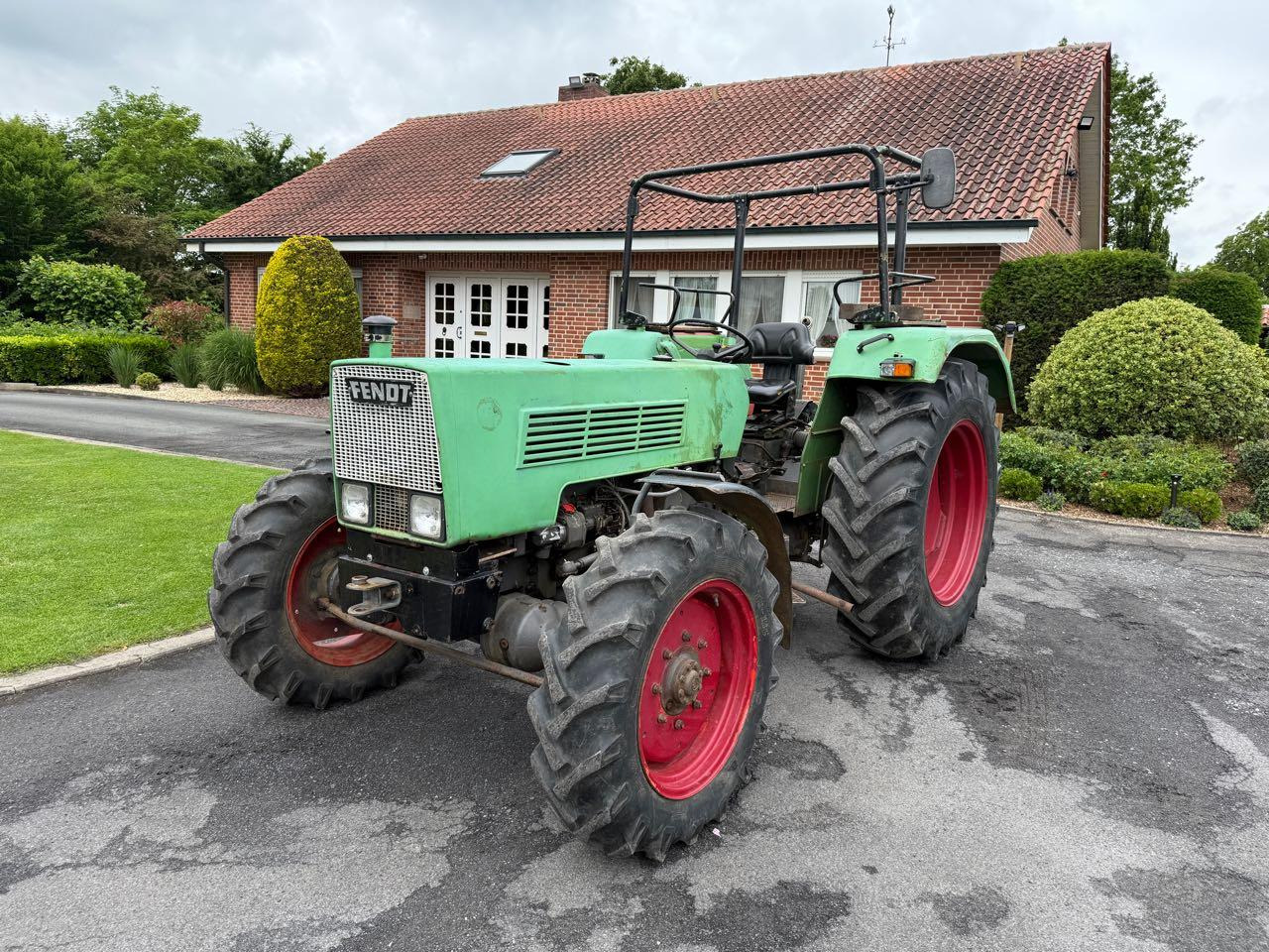 Fendt Farmer 106 (FWA 268S) - Traktor: 2 kép. Fendt Farmer 106 (FWA 268S) - Traktor: 2 kép.