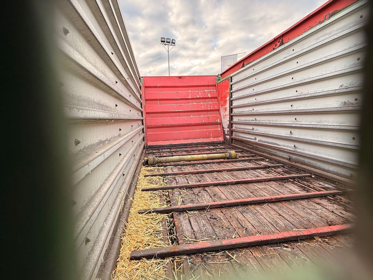 HAWE SLW20TR - Mezőgazdasági billenőpótkocsi: 5 kép. HAWE SLW20TR - Mezőgazdasági billenőpótkocsi: 5 kép.