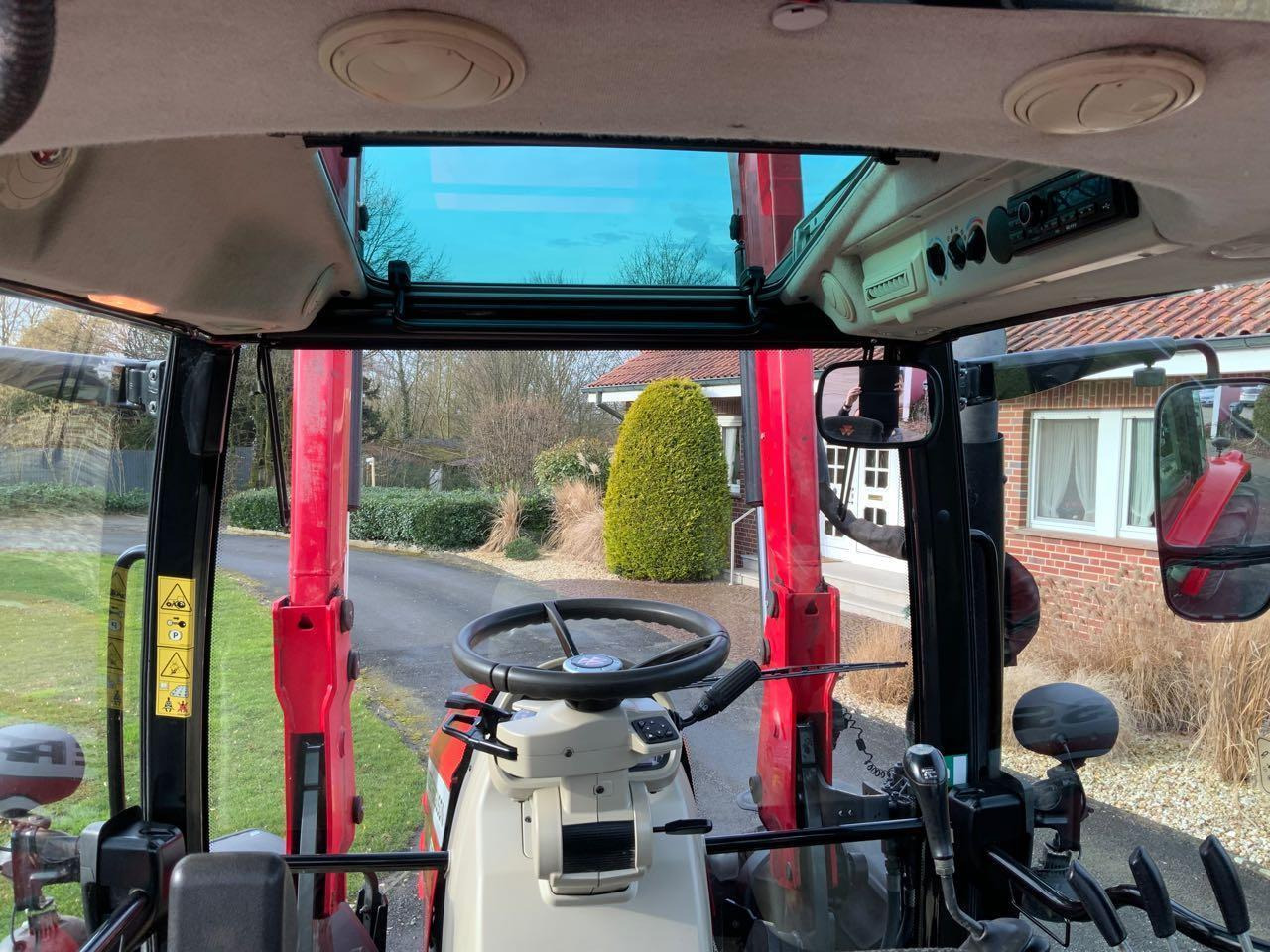 Massey Ferguson MF 5709 S - Traktor: 5 kép. Massey Ferguson MF 5709 S - Traktor: 5 kép.