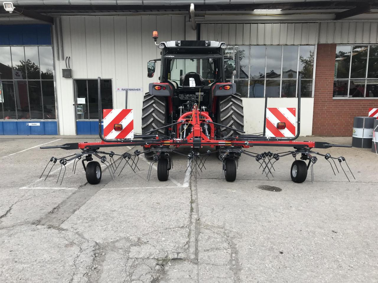 Vicon FANEX 524 - Heuwender - Szénaforgató: 2 kép. Vicon FANEX 524 - Heuwender - Szénaforgató: 2 kép.