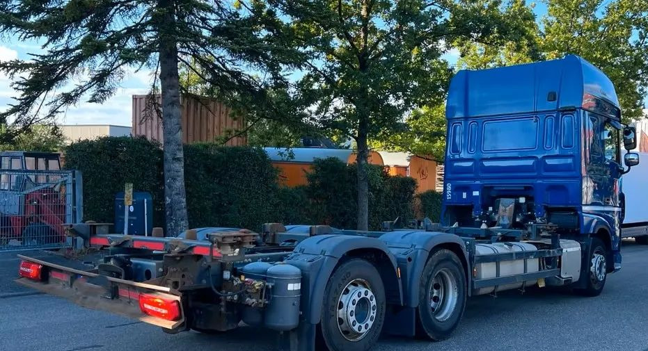 DAF XF 480 |Euro 6 | Automat | Retarder | Mobilna klimatyzacja | 6x2 | oś skrętna podnoszona | 193.000 km - Alvaz teherautó: 3 kép. DAF XF 480 |Euro 6 | Automat | Retarder | Mobilna klimatyzacja | 6x2 | oś skrętna podnoszona | 193.000 km - Alvaz teherautó: 3 kép.