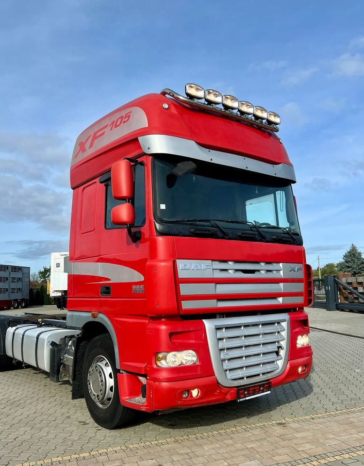 DAF XF105.510 | 6x2 | Pod zabudowę |Os podnoszona i skrętna | Retarder | Webasto | Klimatyzacja - Alvaz teherautó: 2 kép. DAF XF105.510 | 6x2 | Pod zabudowę |Os podnoszona i skrętna | Retarder | Webasto | Klimatyzacja - Alvaz teherautó: 2 kép.