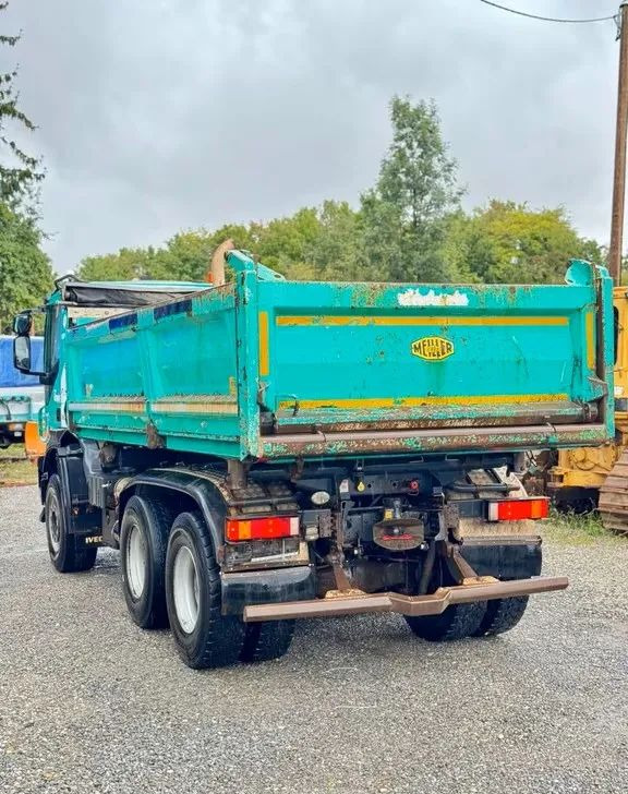 Billenőplatós teherautó Iveco TRAKKER 450 6x4 WYWROTKA MELLER | EURO 5 | MANUAL | KLIMA | RETARDER | PRZEBIEG 364 000km !: 8 kép. Billenőplatós teherautó Iveco TRAKKER 450 6x4 WYWROTKA MELLER | EURO 5 | MANUAL | KLIMA | RETARDER | PRZEBIEG 364 000km !: 8 kép.