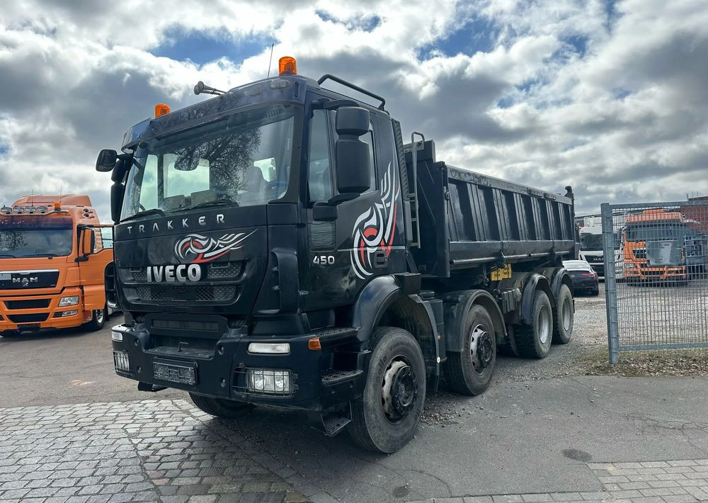 Iveco Trakker 450 | Trójstronna wywrotka | 2008 | 8x4 | Retarder | Bordmatik | Manual | - Billenőplatós teherautó: 1 kép. Iveco Trakker 450 | Trójstronna wywrotka | 2008 | 8x4 | Retarder | Bordmatik | Manual | - Billenőplatós teherautó: 1 kép.