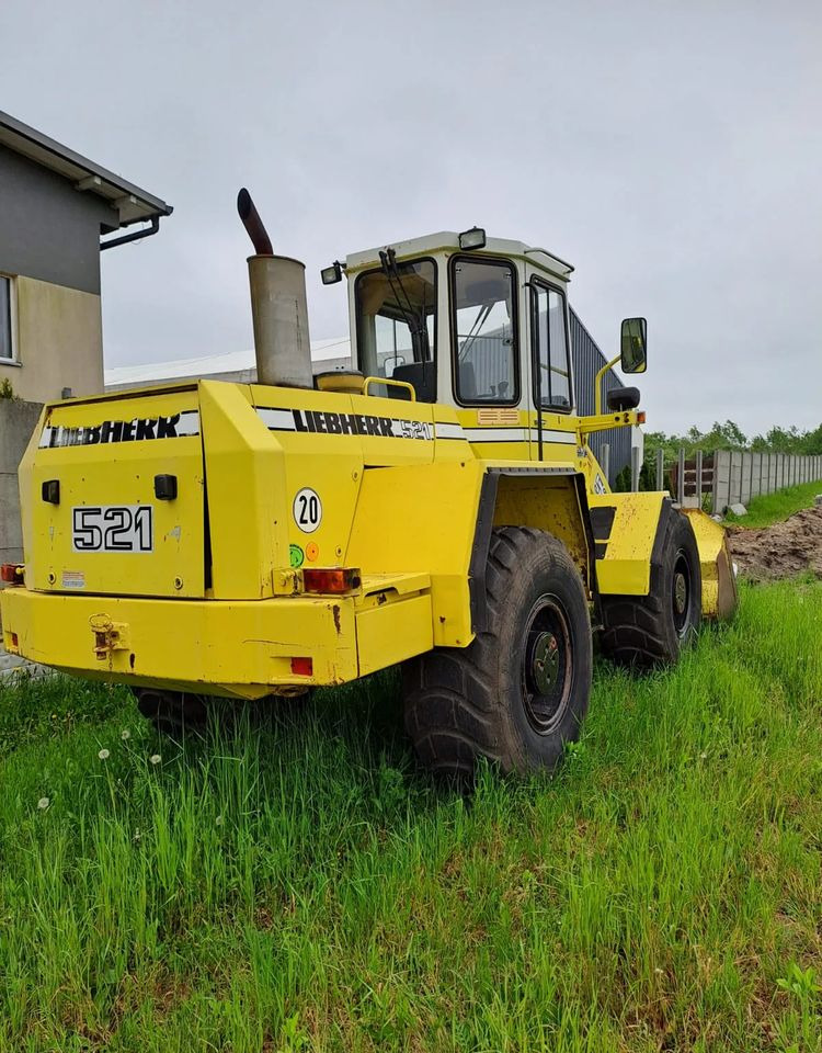 Liebherr L 521 - Gumikerekes homlokrakodó: 4 kép. Liebherr L 521 - Gumikerekes homlokrakodó: 4 kép.