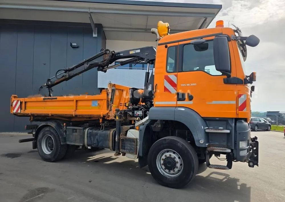 MAN TGS 18.320 4x4 – Wywrotka trójstronna Meiller + Kran HIAB | Komunalny | Euro 5 - Billenőplatós teherautó: 1 kép. MAN TGS 18.320 4x4 – Wywrotka trójstronna Meiller + Kran HIAB | Komunalny | Euro 5 - Billenőplatós teherautó: 1 kép.