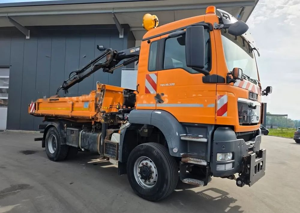 MAN TGS 18.320 4x4 – Wywrotka trójstronna Meiller + Kran HIAB | Komunalny | Euro 5 - Billenőplatós teherautó: 3 kép. MAN TGS 18.320 4x4 – Wywrotka trójstronna Meiller + Kran HIAB | Komunalny | Euro 5 - Billenőplatós teherautó: 3 kép.