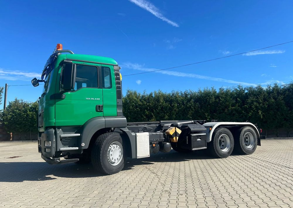 MAN TGS 26.440 | Hakowiec Meiller| 6x4 | 440 KM | przód resor, tył pneumatyczne |Belka ostrzegawcza (koguty) - Horgos rakodó teherautó: 3 kép. MAN TGS 26.440 | Hakowiec Meiller| 6x4 | 440 KM | przód resor, tył pneumatyczne |Belka ostrzegawcza (koguty) - Horgos rakodó teherautó: 3 kép.