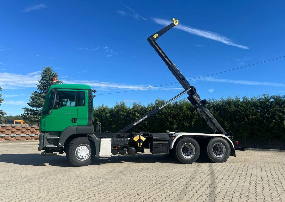 MAN TGS 26.440 | Hakowiec Meiller| 6x4 | 440 KM | przód resor, tył pneumatyczne |Belka ostrzegawcza (koguty) - Horgos rakodó teherautó: 2 kép. MAN TGS 26.440 | Hakowiec Meiller| 6x4 | 440 KM | przód resor, tył pneumatyczne |Belka ostrzegawcza (koguty) - Horgos rakodó teherautó: 2 kép.