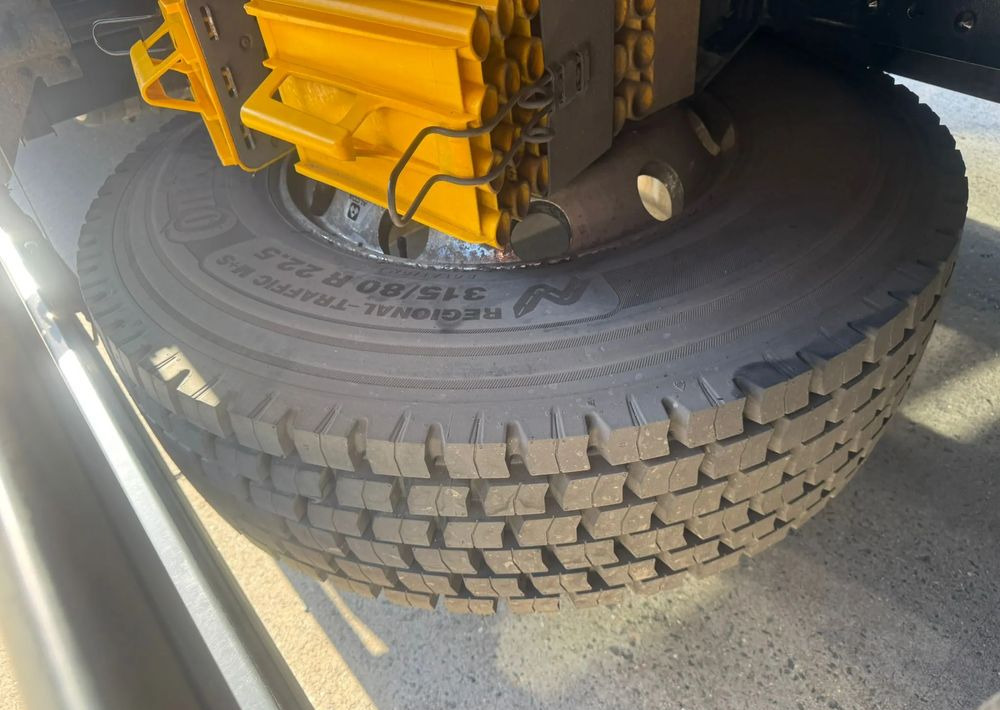 MAN TGX 26.480 • HDS Atlas 145.2 •Oś podnoszona i skrętna 426 tys. km - Zestaw z przyczepą Schwarzmüller Oś przednia – resory piórowe, tylna – pneumatyka • - Platós teherautó, Darus autó: 2 kép. MAN TGX 26.480 • HDS Atlas 145.2 •Oś podnoszona i skrętna 426 tys. km - Zestaw z przyczepą Schwarzmüller Oś przednia – resory piórowe, tylna – pneumatyka • - Platós teherautó, Darus autó: 2 kép.
