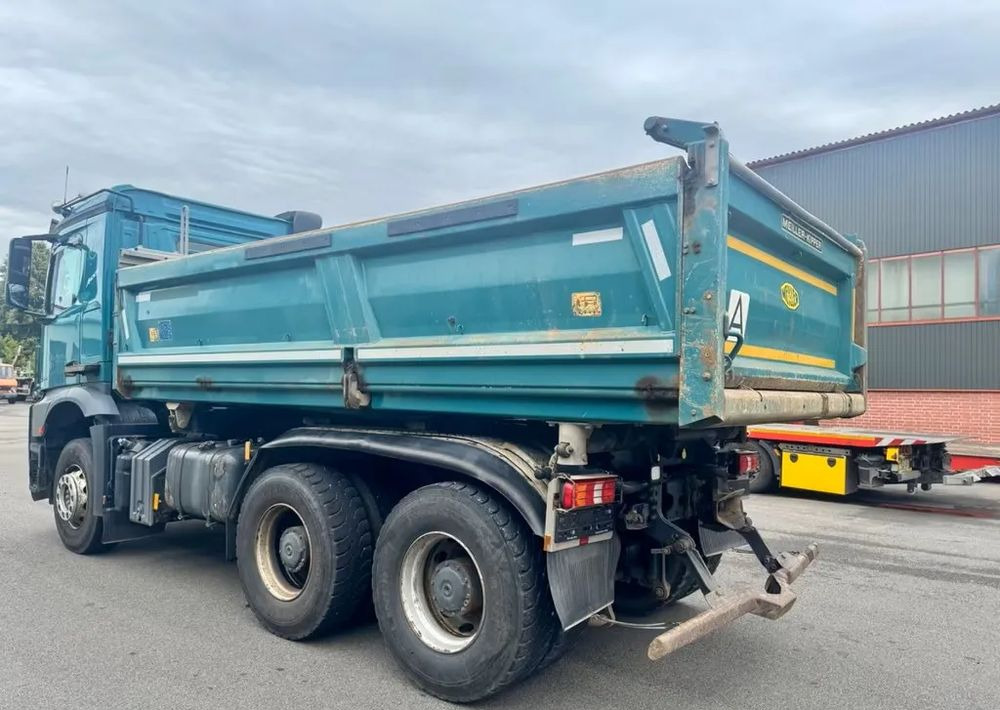 Mercedes-Benz Arocs 2646 6x4 – Wywrotka trójstronna Meiller / Bordmatik / Euro6 - Billenőplatós teherautó: 5 kép. Mercedes-Benz Arocs 2646 6x4 – Wywrotka trójstronna Meiller / Bordmatik / Euro6 - Billenőplatós teherautó: 5 kép.