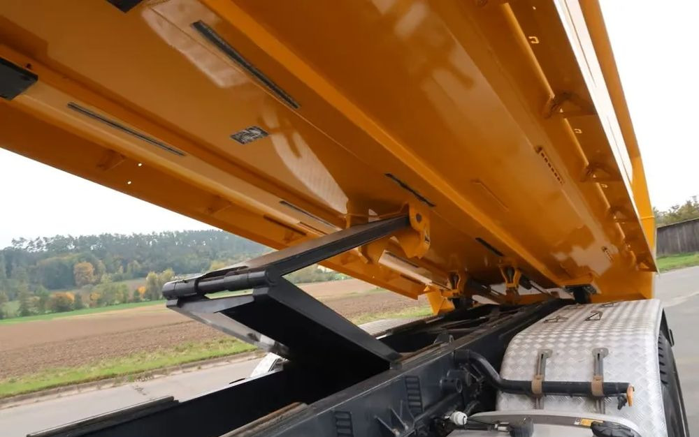 Mercedes-Benz Arocs 3251 / 8x4 / Wywrotka Meiller 3- stronna / Euro 6d / Przebieg: 215 600 km - Billenőplatós teherautó: 5 kép. Mercedes-Benz Arocs 3251 / 8x4 / Wywrotka Meiller 3- stronna / Euro 6d / Przebieg: 215 600 km - Billenőplatós teherautó: 5 kép.