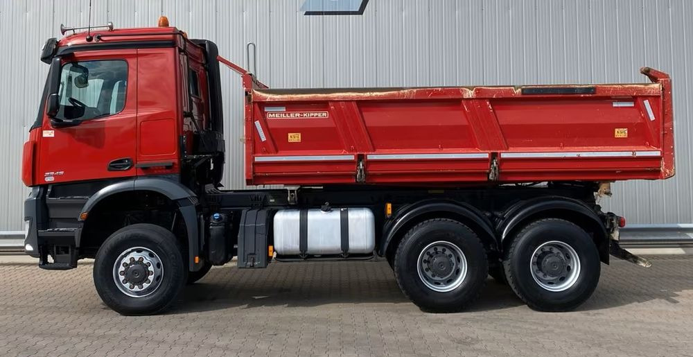 Mercedes-Benz Arocs 3345 | 6x6 Allrad | Wywrotka MEILLER Bordmatik | Euro 6 | - Billenőplatós teherautó: 3 kép. Mercedes-Benz Arocs 3345 | 6x6 Allrad | Wywrotka MEILLER Bordmatik | Euro 6 | - Billenőplatós teherautó: 3 kép.
