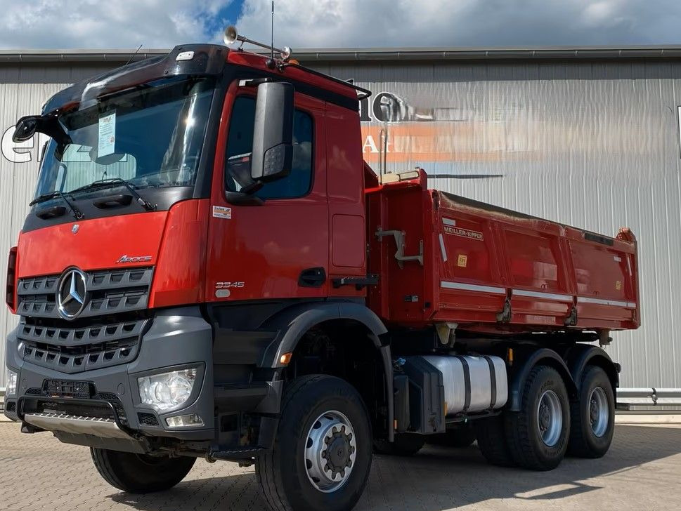 Mercedes-Benz Arocs 3345 | 6x6 Allrad | Wywrotka MEILLER Bordmatik | Euro 6 | - Billenőplatós teherautó: 2 kép. Mercedes-Benz Arocs 3345 | 6x6 Allrad | Wywrotka MEILLER Bordmatik | Euro 6 | - Billenőplatós teherautó: 2 kép.